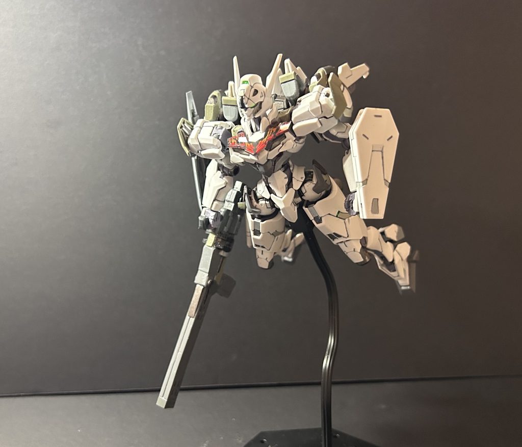 マゼンタ⇨軍艦色系の水性ホビーカラーで変えてみました。