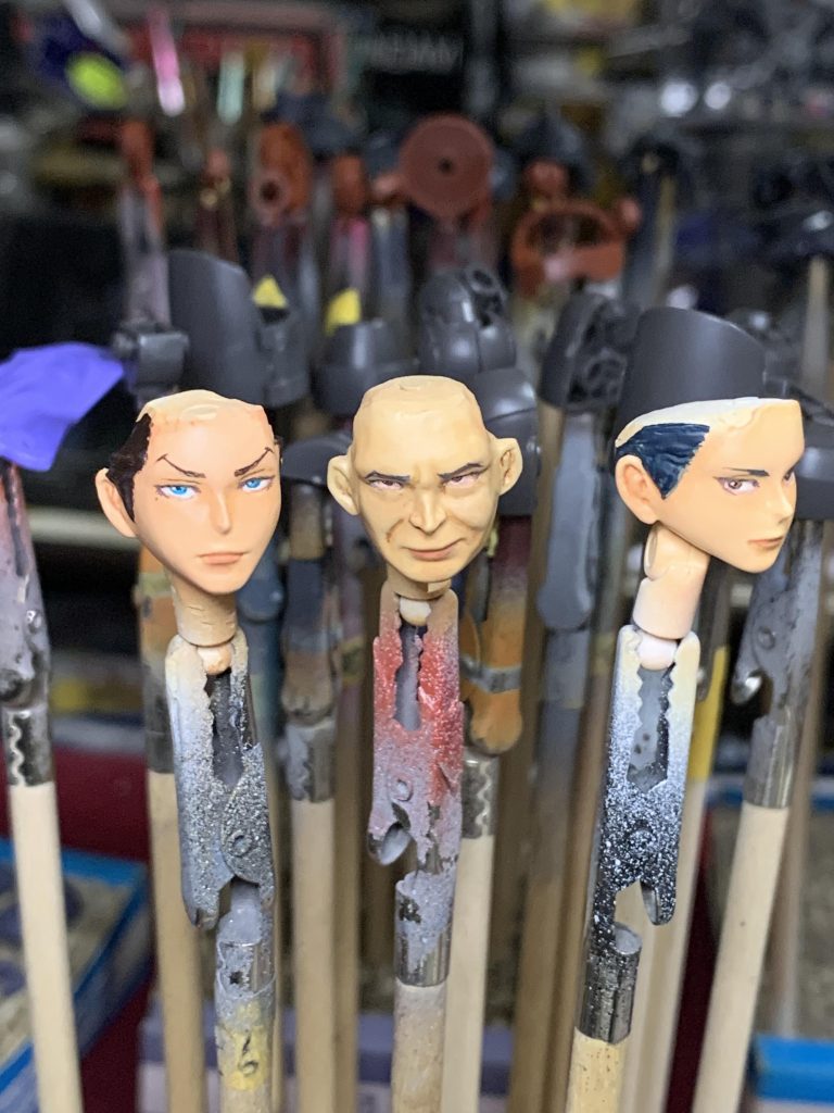 グエルは2回失敗して3回目でやっと納得がいく感じになりました。髪形パーツは塗りやすさを考慮して別パーツにしています。