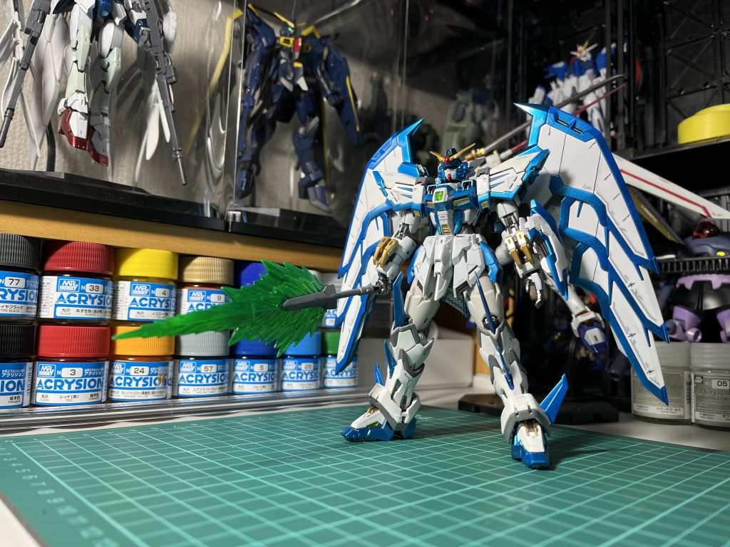 ビームトライデントは素材がなかったのでエピオンに付属していたビームサーベルを切断して短くしランナーパーツをトライデントの持ち手に流用してます。