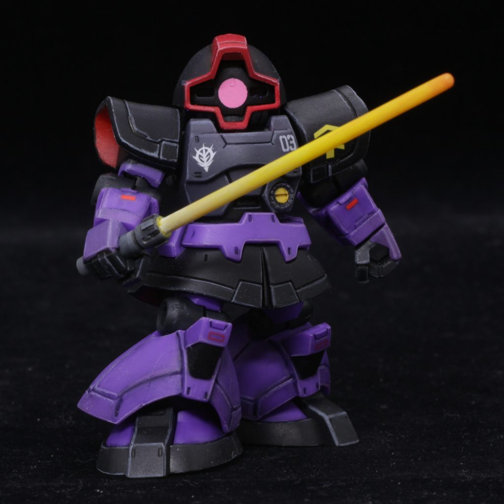 サーベルを構える姿もビシッと決まる。丸指の平手が欲しいところです。