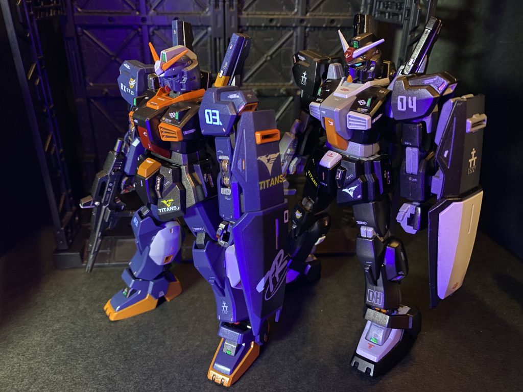 先日GQuuuuuux観てきました!にも関わらず引き続きAOZシリーズのリビルド第三弾をお届けするモーリースです!でも今回はA.O.Zシリーズとは言ってみたもののキット的にはzガンダム本編ですね。マークⅡですからw昨年末の再販で購入したrevive版のティターンズマークⅡを、旧hguc版のリビルドと共に2体同時制作で進めていきました。今年に入って組み立て済みのリビルドばっかりやってきたので、純粋にランナーから制作するキットは何気に今年初となります🎍w旧hgucは幻とされているマークⅡ4号機をブラックヘアーズカラーに、revive版はTRシリーズをイメージした3号機テスト機カラーにて制作しました。ボックスアートもそうですが、マークⅡって後々カミーユが乗って主人公機になるからか、3号機マーキング選択されがちですよね笑