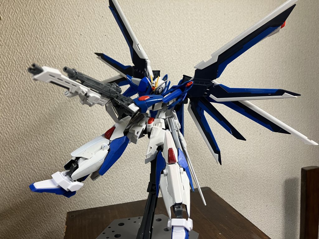 簡単なポージングですデルタカイのライフルを使わないのは勿体ないので使用してみました