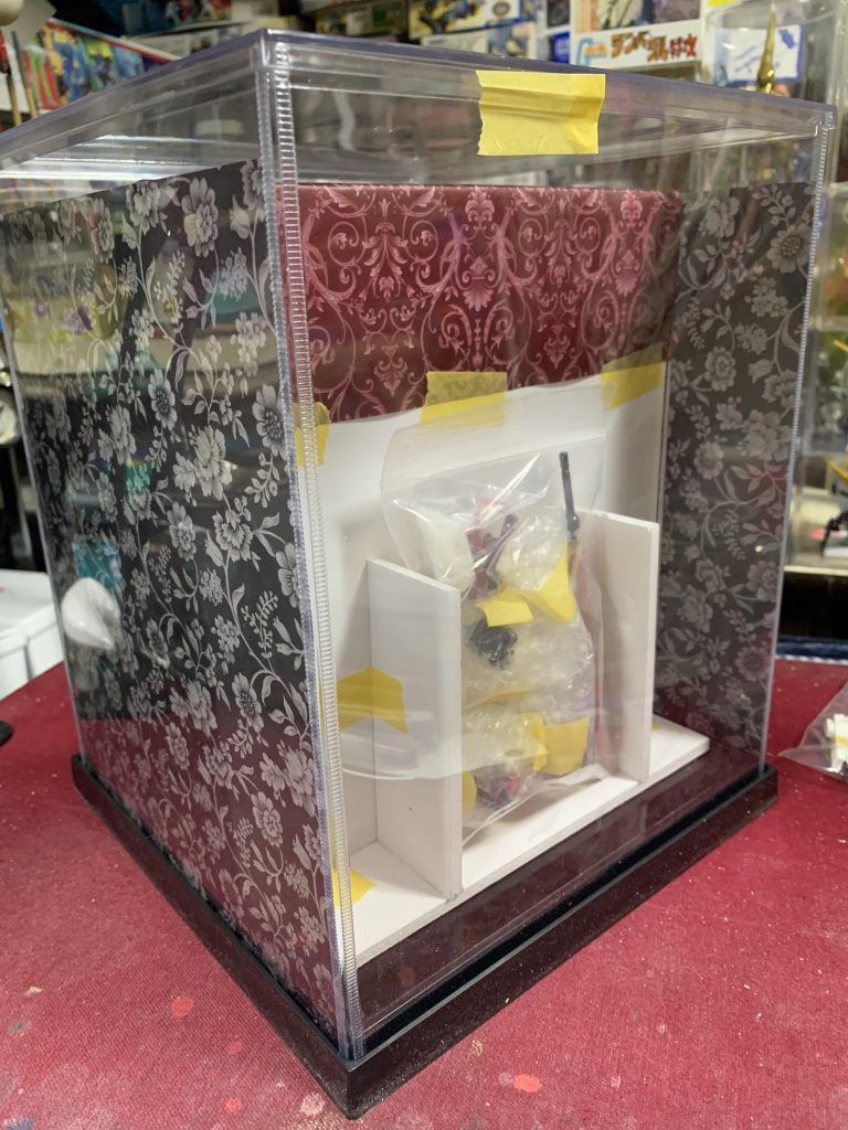 背面にスペースがあるのでグエルの髪形パーツを保管。こういうのはどこに保管したかすぐ忘れるのでいい保管方法かも。