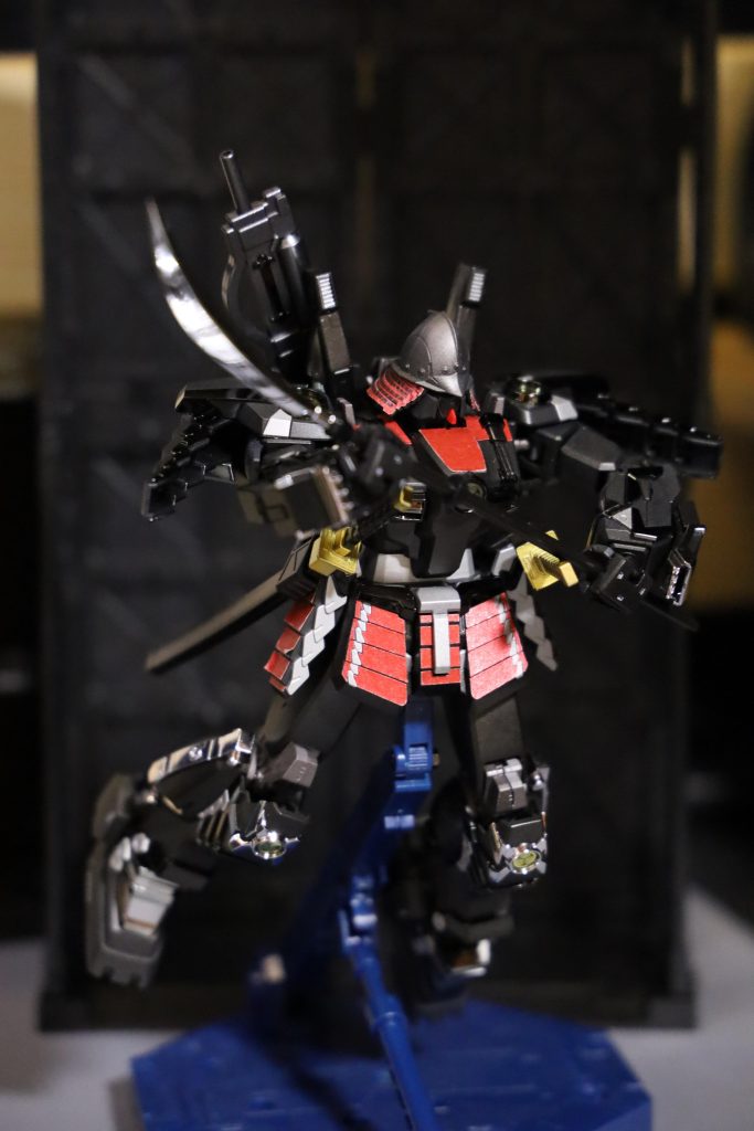 薙刀は大きいので両手持ちできます