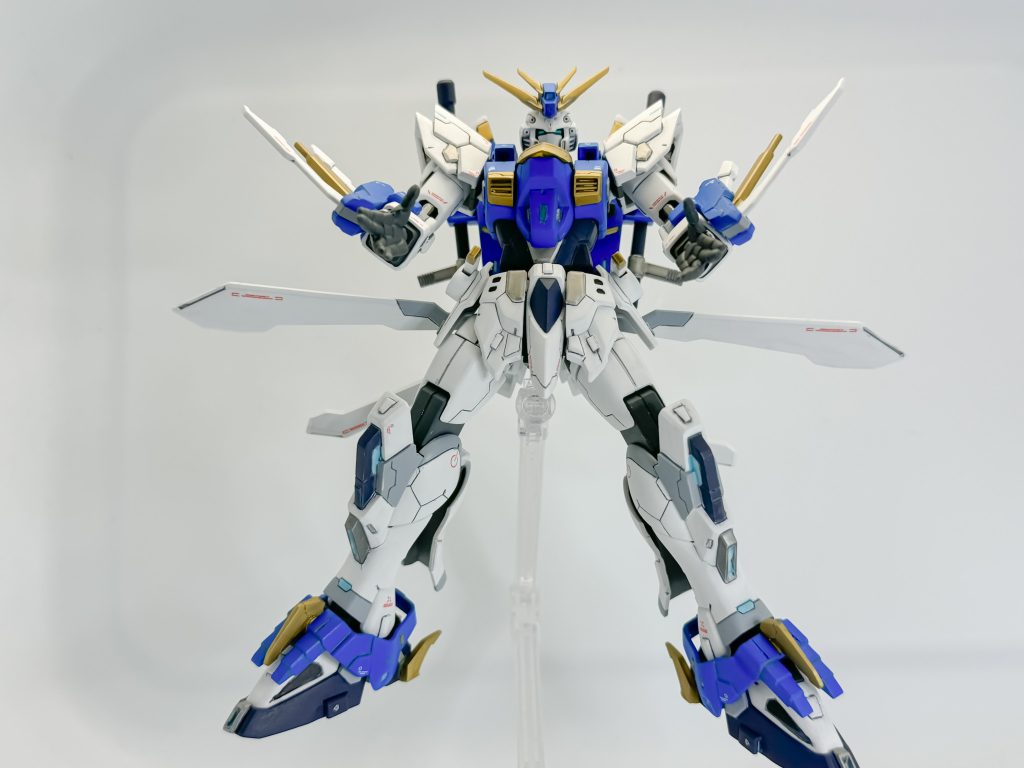 腕、リアスカート、脚部を展開して、最大稼働状態へ