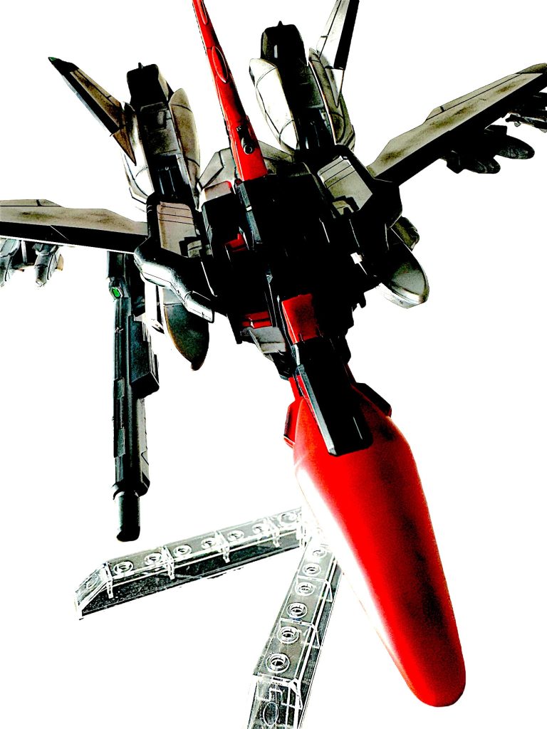 MA形態。 劇場版でアークエンジェルが落とされた際に、鬼気迫る勢いで駆けつけたムウ機をイメージしています。 また、カメラレンズの倍率をいつもより下げて、赤い機首が長く見えるよう、撮影を工夫しました^_^