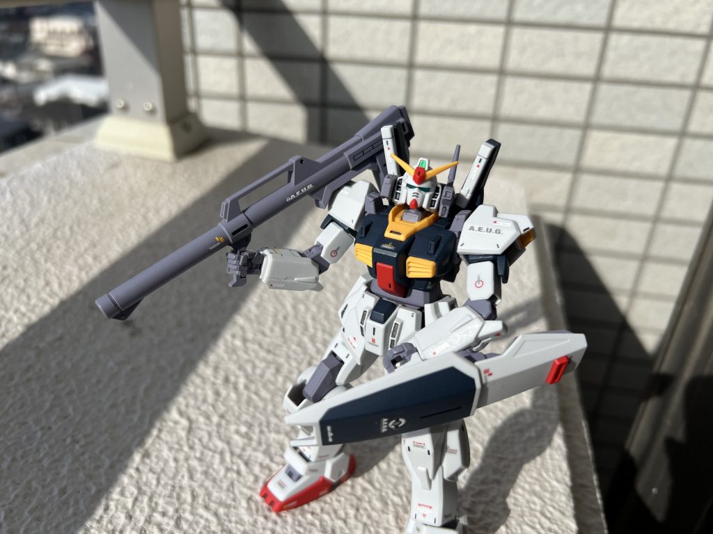 A.E.U.Gのデカールがあるのと無いのとではカッコ良さが全然違います。