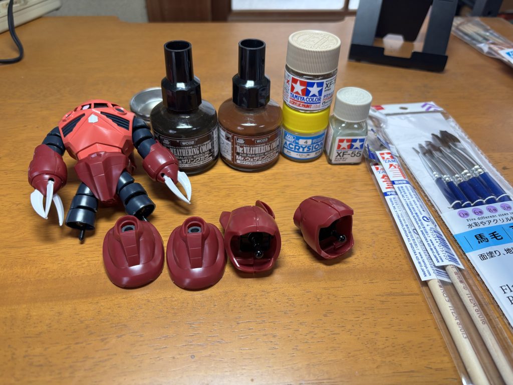 使用した材料です。基本的には木甲板色の上からステイブラウンでドライブラシをして模様をつけました。