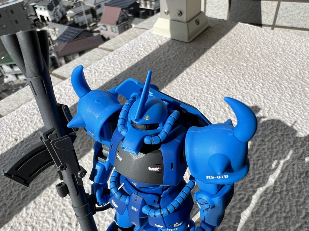 初めての合わせ目消しをしたのですが(流し込みタイプ)白くなってしまいました。無塗装での合わせ目消しはもう止めておこうと思いました。