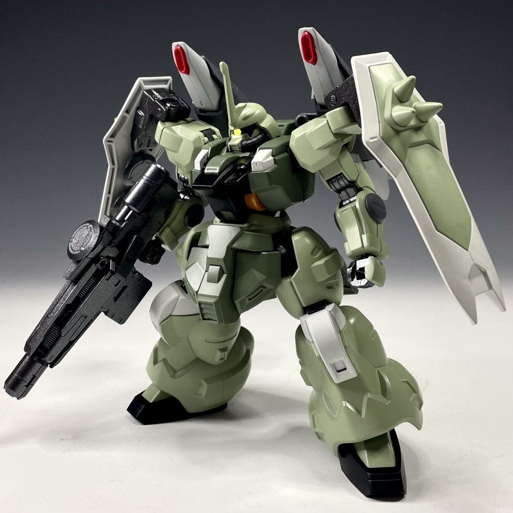 基本塗装完了後。メインカラーの緑はクレオス缶スプレーのMSグリーン、MSディープグリーンを使用。