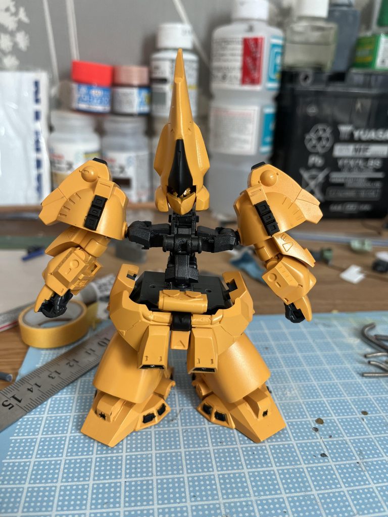 ボディにはグレイズのフレームを加工して埋め込んでいますいやぁ、鉄血のキットは優秀優秀♩