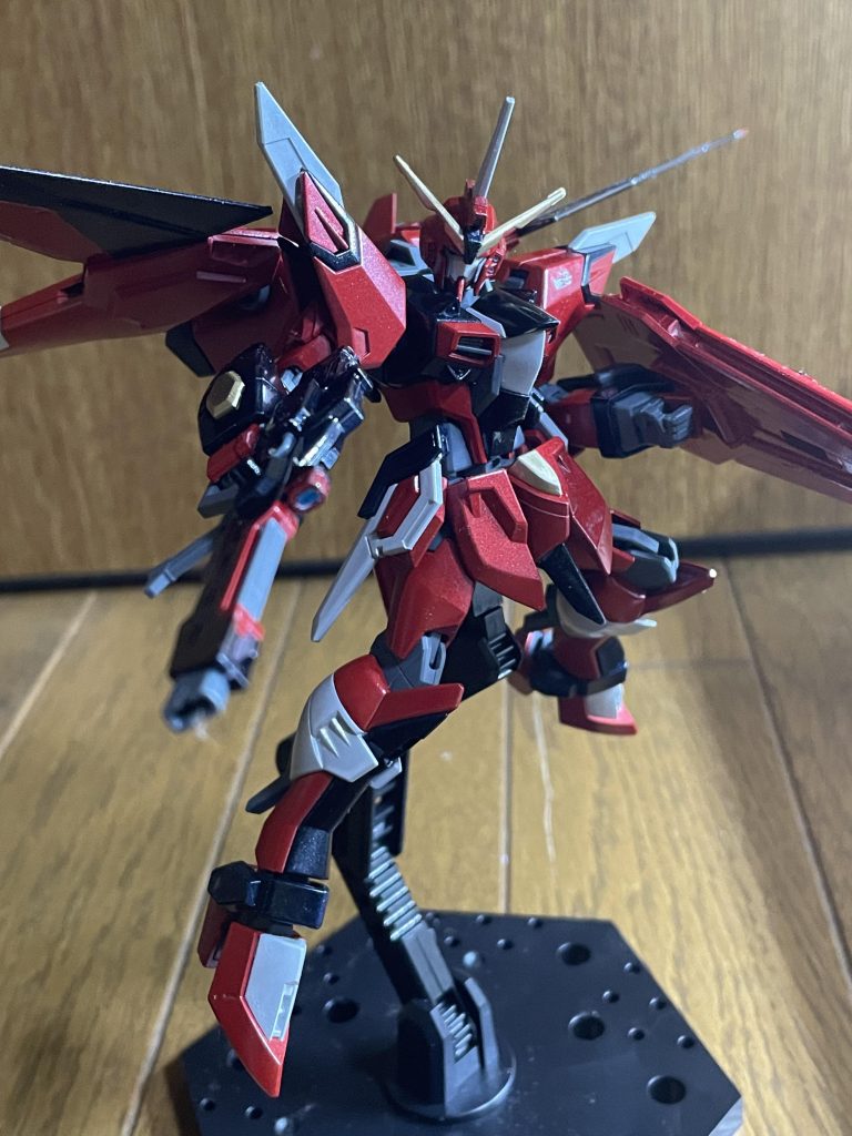 腰のレールガンはブーメランにも変更可能。見た目はこちらのが好み。