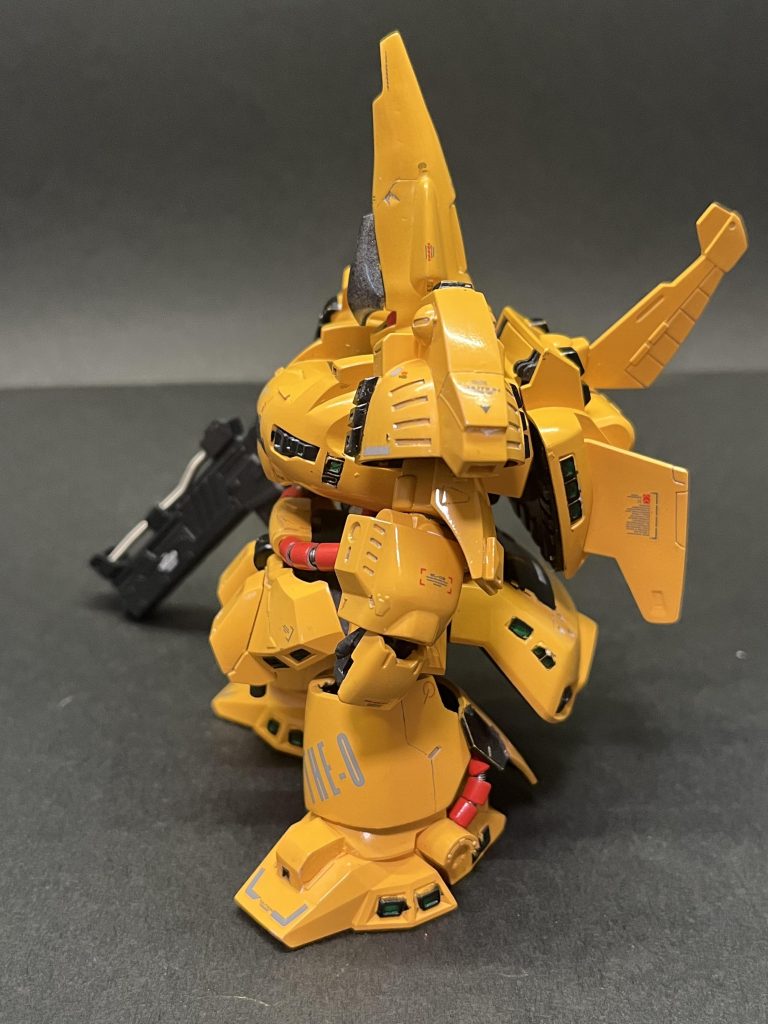 足の延長により赤パイプ等も再現横からの写真は個人的にお気に入りポイントです付属のビームガンは貧相だったので大型化腕はビルドナックル(丸)です