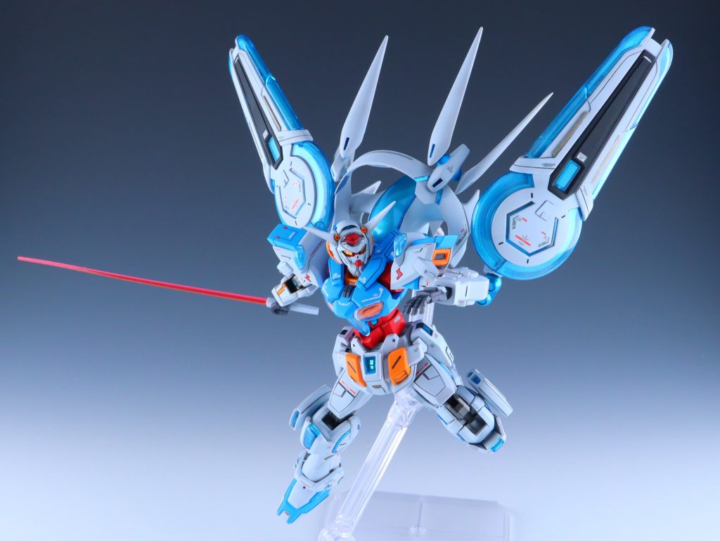 塗装については、クリアパーツにSHOW UPの究極レインボーを薄く吹き、光の当たり方で虹色に輝くように塗装しました。