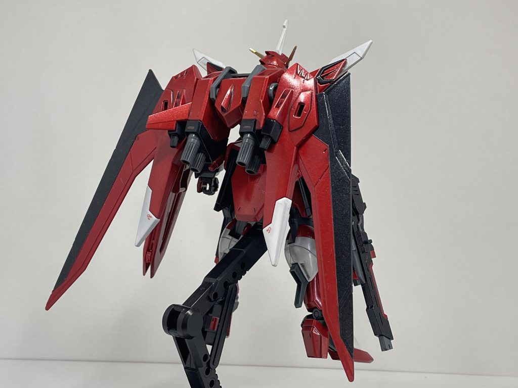 背面。推進器のノズルがカッコイイ!此方にもゲルググのレールガンを搭載できるので、いずれは両方に載せたいところ。素のイモジャより火力落ちてる気がしないでもないですが、カッコよく出来たので大満足です。