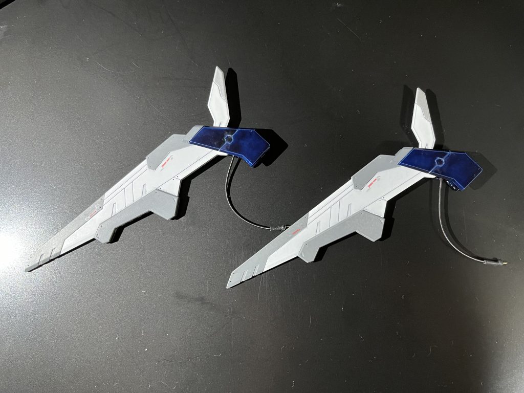 スタビライザーに電源線を通してますが、コネクタ化しているので、通常時からフライトフォームの変形も楽に行えます。