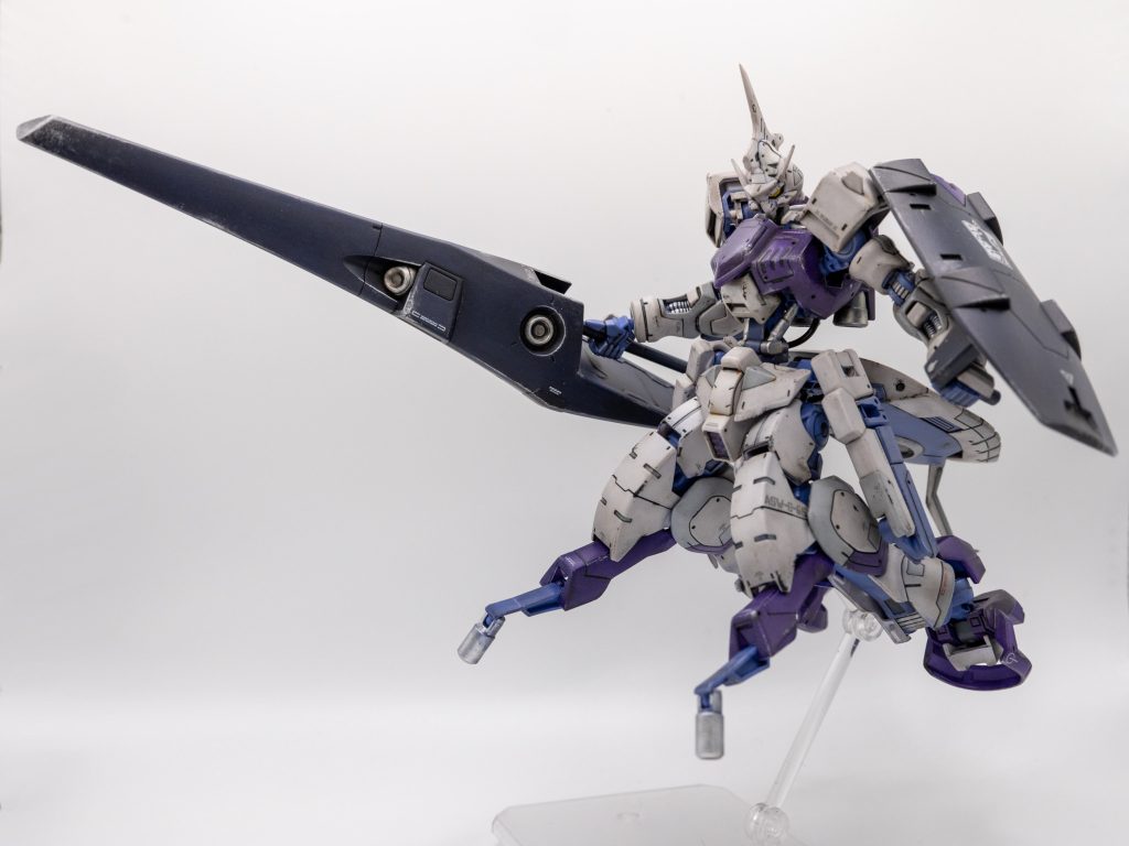 何はともあれトルーパー形態めっちゃかっこいい。脚と武器と装甲と…もうたまらない。