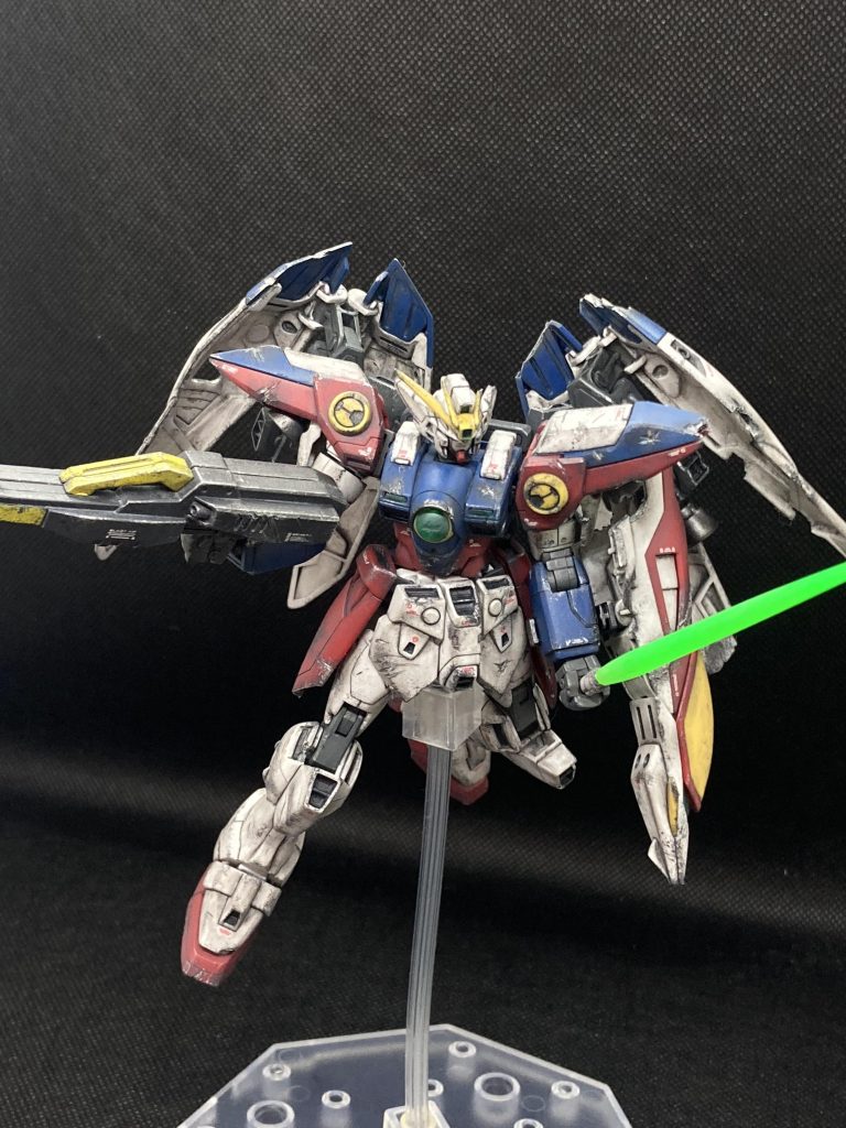 変形機構持ちの宿命か？アグレッシブなポージングは難しく、これが精一杯