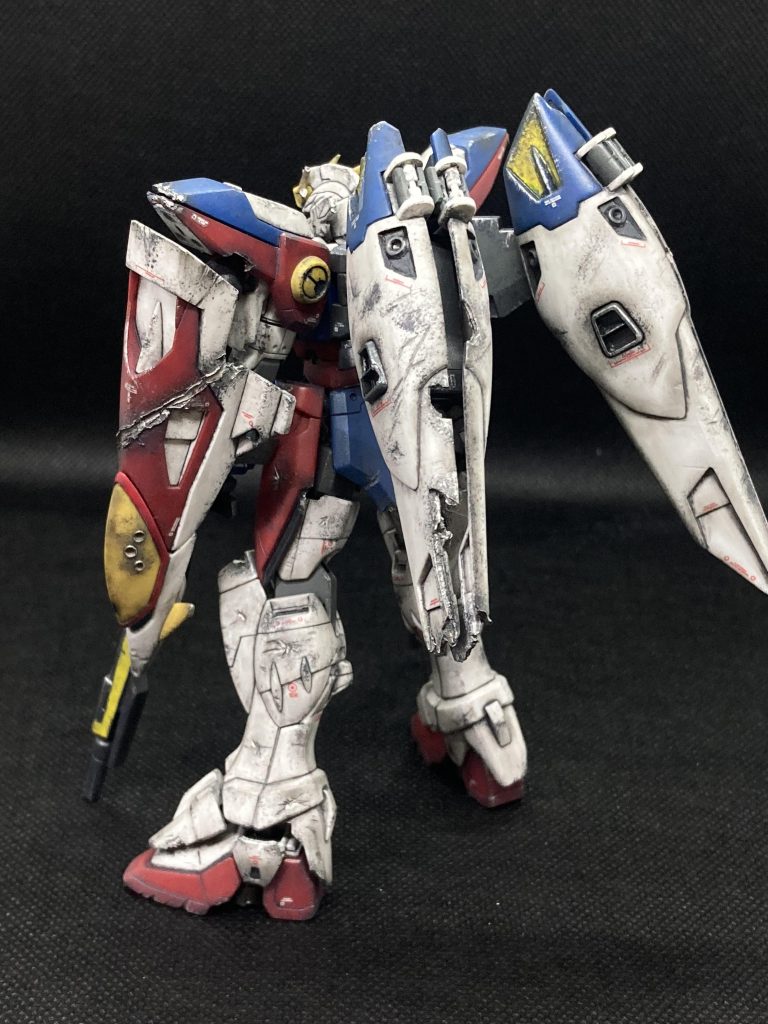 左羽は大胆に上下を引きちぎりました