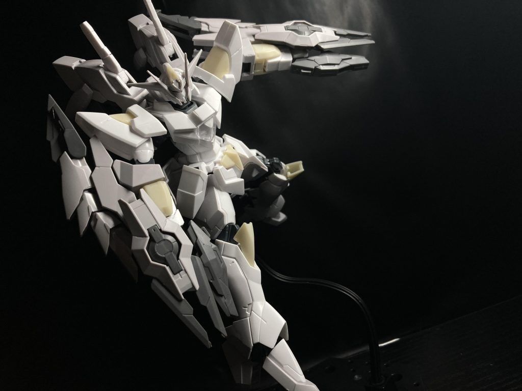 リボーンズガンダムを改修した機体でえアランがつくむてむますつくっていたう作っていたそうでふ