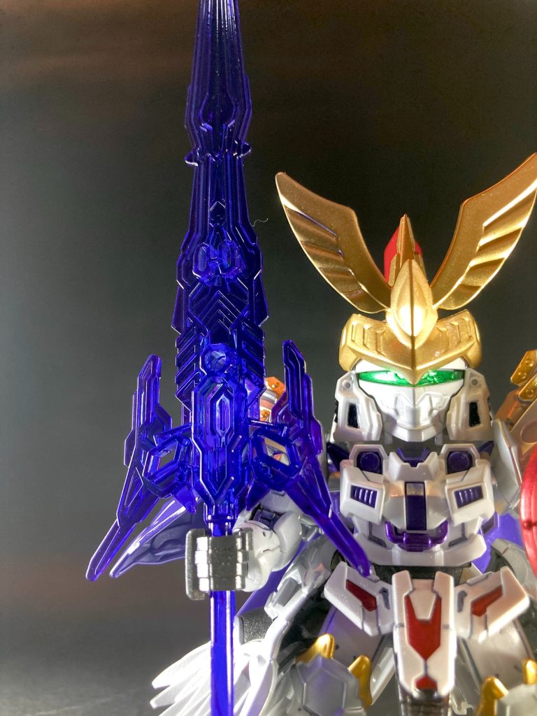 【アロンダイト】アーサー王のエクスカリバーと対を成す強力な魔剣。本来は闇属性の悪しき魔剣で、並の騎士が扱えば即闇堕ちする危険な代物だが、ランスロット卿は守護精霊たる