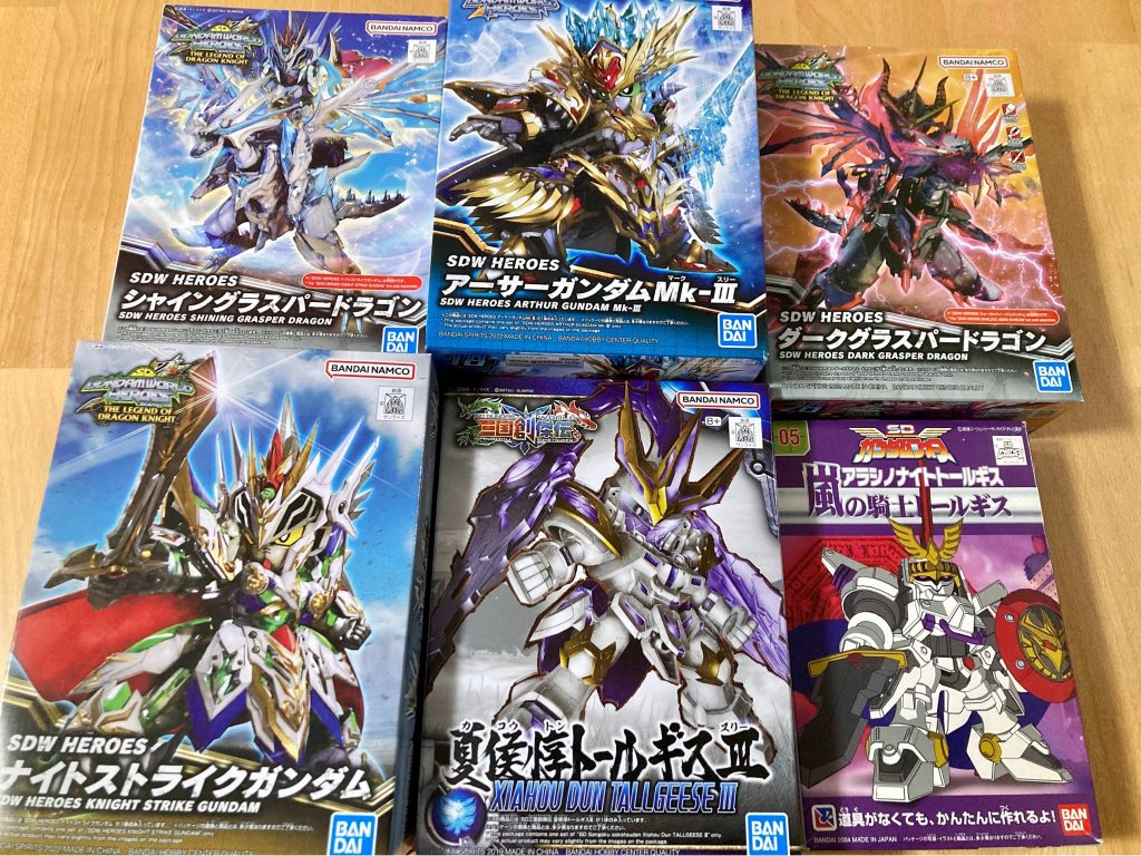 所蔵していたSDガンダムフォースの「嵐の騎士トールギス」キットを活用したいと考え、こちらのデザインをモチーフにSD三国創傑伝の夏侯惇トールギスⅢやナイト系ヒーローズキットを組み合わせて造型しました。