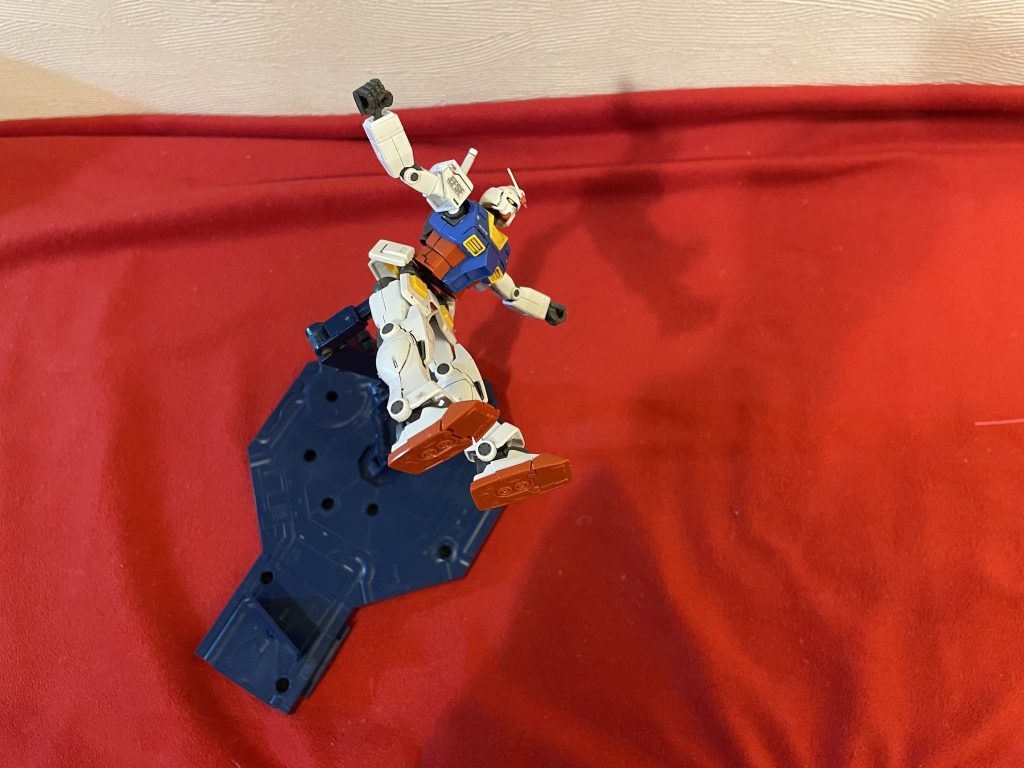 今年のあけおめ作品とか考えてなかったから応援に来てたガンダムで代用します！(どんなポーズやねん)