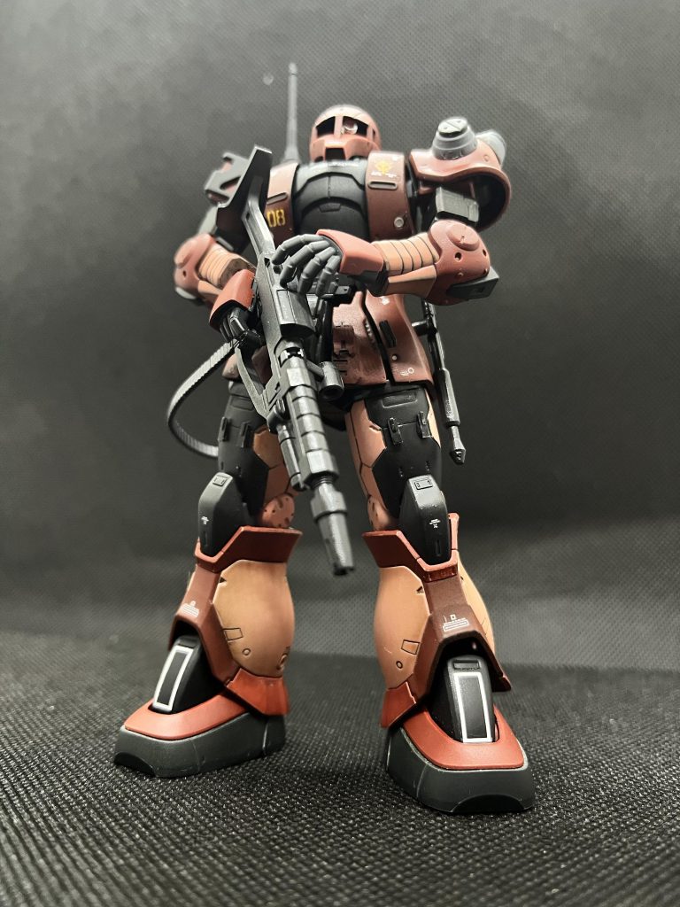 モノアイ消灯背中のバックパックにボタン電池兼マグネットスイッチを仕込んでます。ワイヤレスなので配線は見えません