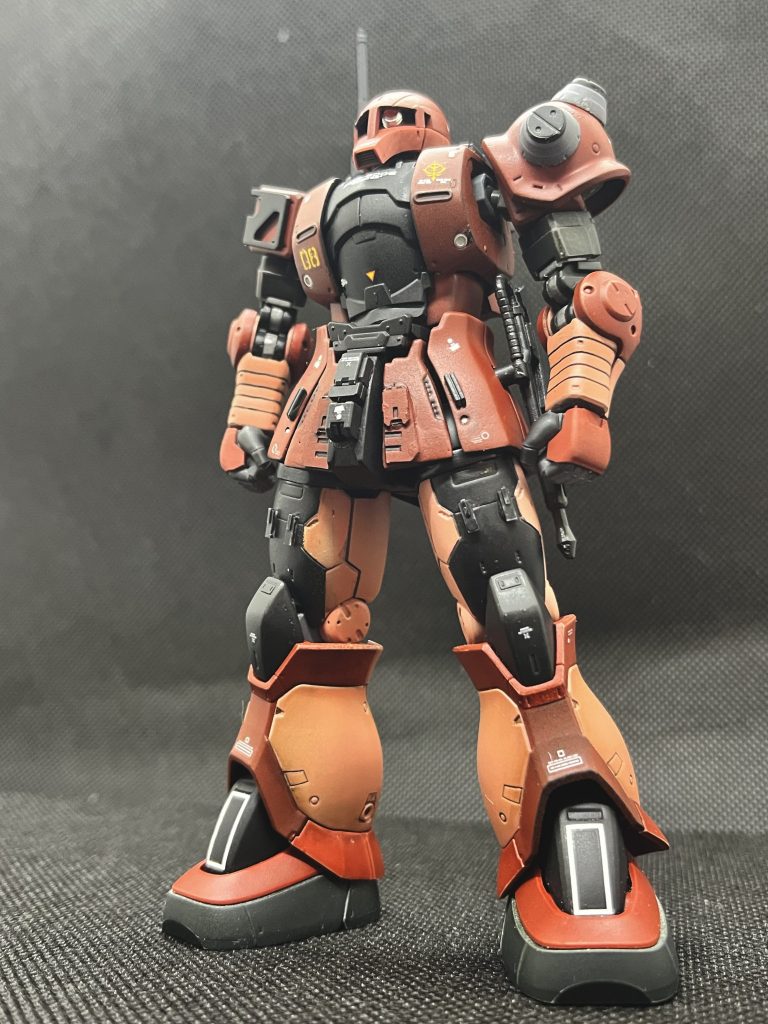 今回もいろいろいじってますが、主な改修箇所は以下の通りです・モノアイ電飾化・首の位置を後ろにずらす・左肩のスパイクをMSスパイクに変更・右肩のシールドをオミット・胴体を2.4mm延長(プラ板で) ※コックピット前も延長・