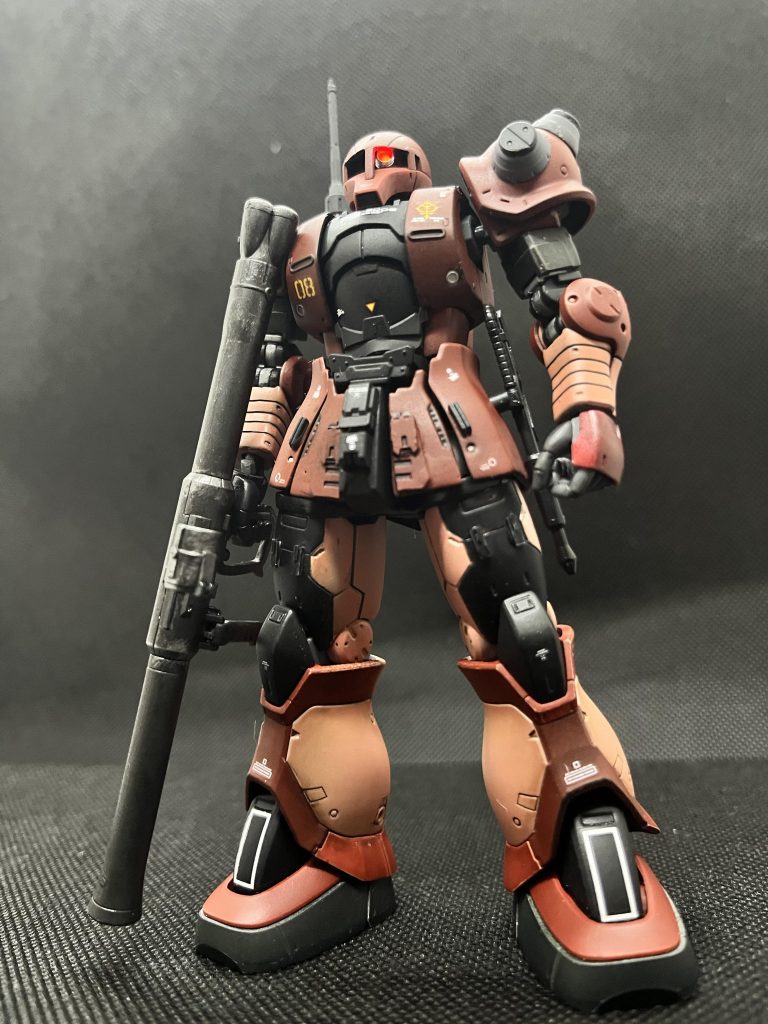 お次はザクバズーカを持たせてみました。こちらも似合います。渋いです。