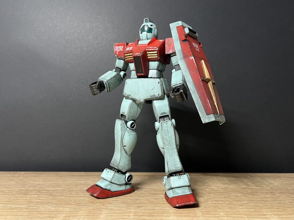 とりあえず簡単にウェザリングをしました。やっぱジムは汚れてる方が良いですねしかしこの状態だとすぐに爆散してしまう…ということで武器を作っていきます