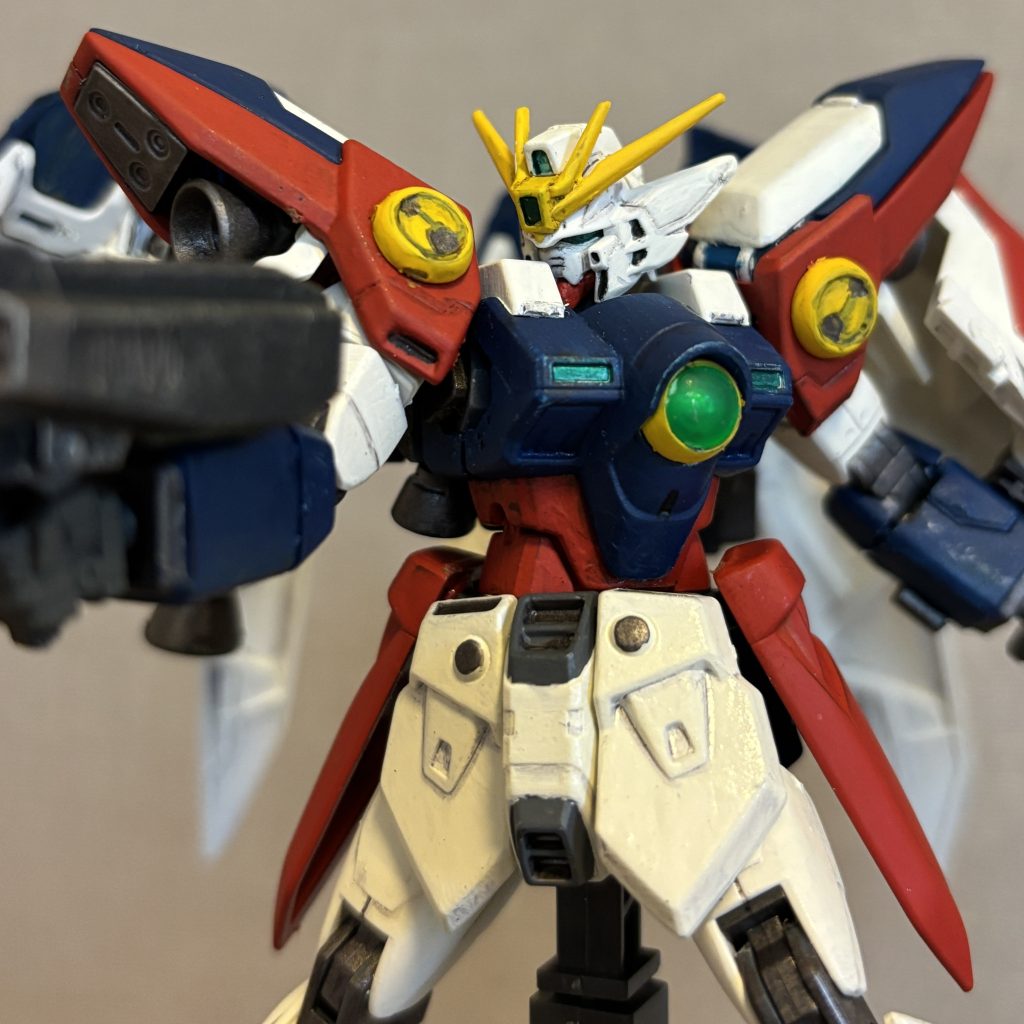 つや消しコートは吹いてあります。胸のクリアーパーツも何も考えず吹いたのですが、そのままよりも、ぼんやり奥で光っているような感じになったので、個人的には気に入っています。娘が生まれてからまったく作っていなかったガンプラを再始動したのは、実はWが面白かったからでした。その後、SEED FREEDOMとF91を立て続けに見て、やっぱりガンダムは面白いなあ、と思ってしまうと、プラモデルが作りたくなってしまいました。せっかくの機会なので、こちらのGUNSTA様に参加させていただきましたが、たくさんの方に作品をご覧いただき、また、たくさんの素晴らしい作品に触れることができ、なんだか嬉しい気持ちです。今後ともよろしくお願いいたします。