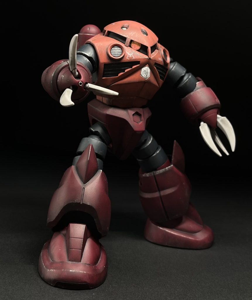 最後にズゴックですやっぱし迫力がありますね！赤と黒がいい感じにマッチしてます  ただ黒背景で遊んだだけですが、ここまで見て頂きありがとうございました🙇🏼‍♂️