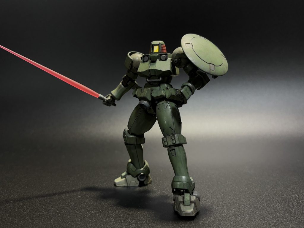 ビームサーベルを構えて。こっちはなんだか強そう(zaku-kao6)