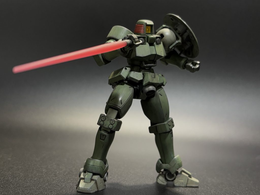 これはギャンの構え。丸い盾が俺をそうさせる。