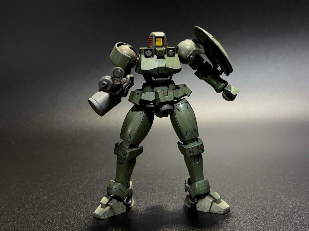 そんなライフルを構えたポーズで。似合ってるけど強キャラでは無いと一目でわかる絶妙な塩梅。