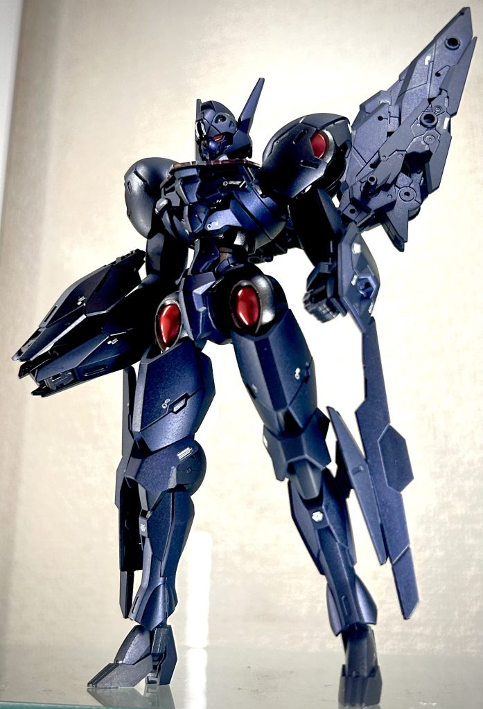 頭部、胴体はガンダムルブリス、手足はミカエリスでミキシング。