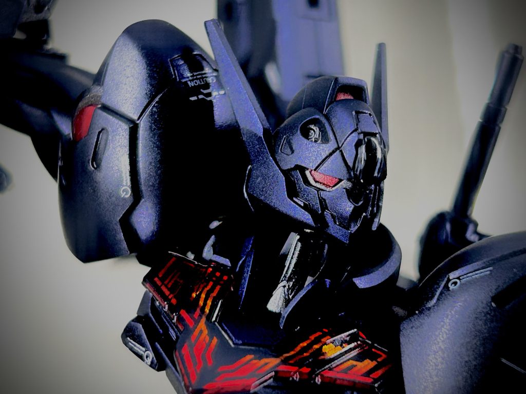 相変わらず、インモールド成形がふつくしい…カラーはブラックとブルー、少量のパープルで調色。バンシィにも使えそう！