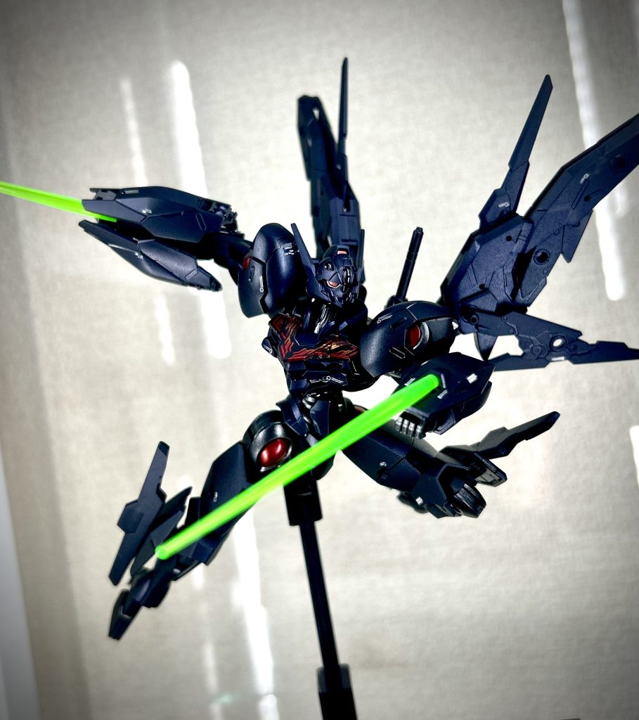 パックパックは展開でき、フリーダムっぽさも。SEED好きの私にはブッ刺さる笑ビームサーベルは一本バックパックにマウント可能