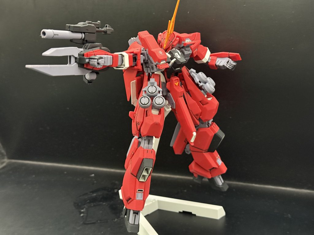 ビームライフルとグレネードランチャーを合体させた形態バッチリ決まってます。しっかり固定されるので安定感もあります。