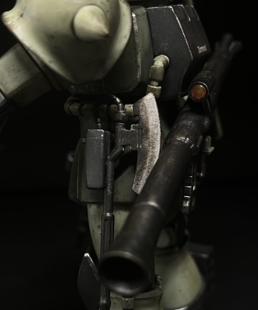 武器はガンメタで筆塗りしていますスコープはHアイズを接着しています