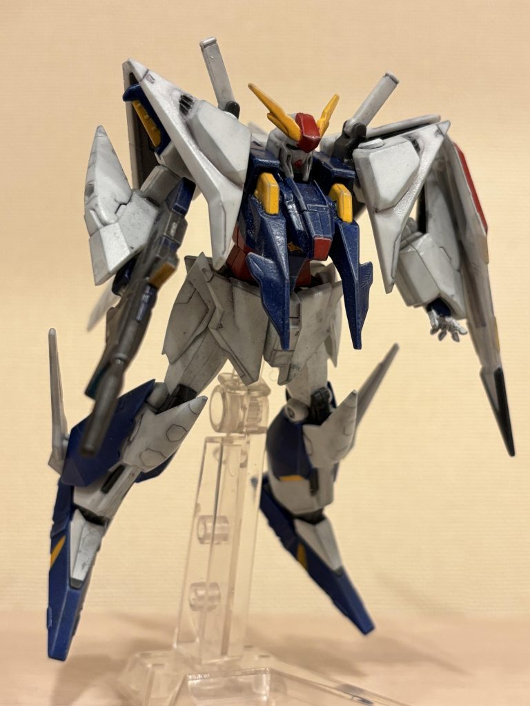 ボディの青がちょっと軽すぎたので、塗り直しました。(小説版はもっと軽い、Gセルフみたいな色だった気もしますが……)私はボディーのブルーは、インディーブルー系にメタリック(グリーンが青竹色)を混ぜるようにしています。深みが出て好きな色になります。あと、掌も塗り直しました。