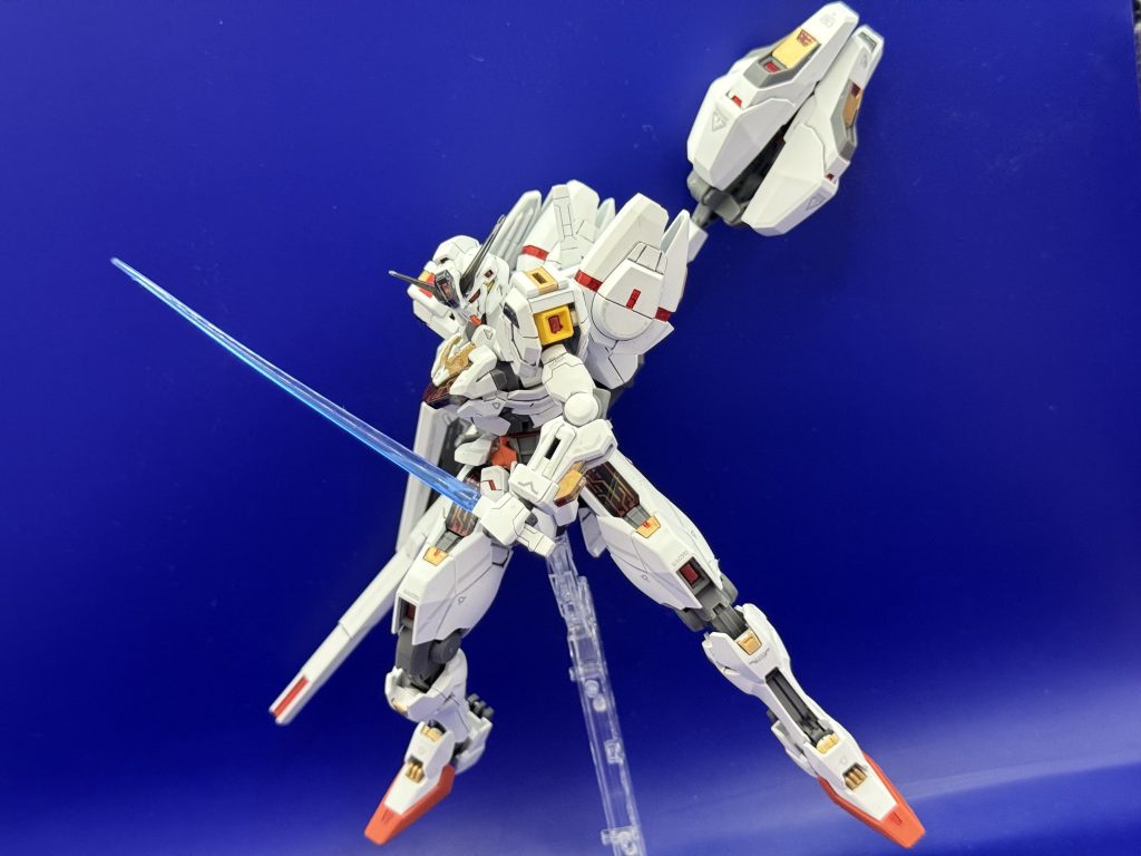 そしてビームサーベルを構えてポーズ