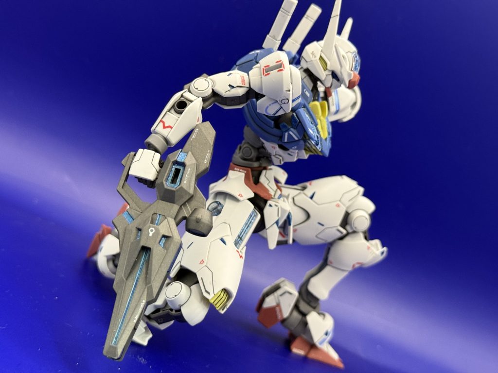 そしてエアリアルお馴染みのの座り込みポーズとても印象的なポーズですね