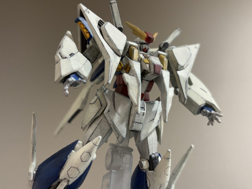 中学生くらいから、ガンダムのボディの青が、白とかグレーだったらもっとかっこいいのにな、と思っていました。キャリバーンや、F91バイタル、オリジナルプラン、ガンダムロールアウトカラーなど、ボディが白くてかっこいいガンダムを最近見るようになって、やっぱりなぁ、と思っています。G-3もその系譜かな。