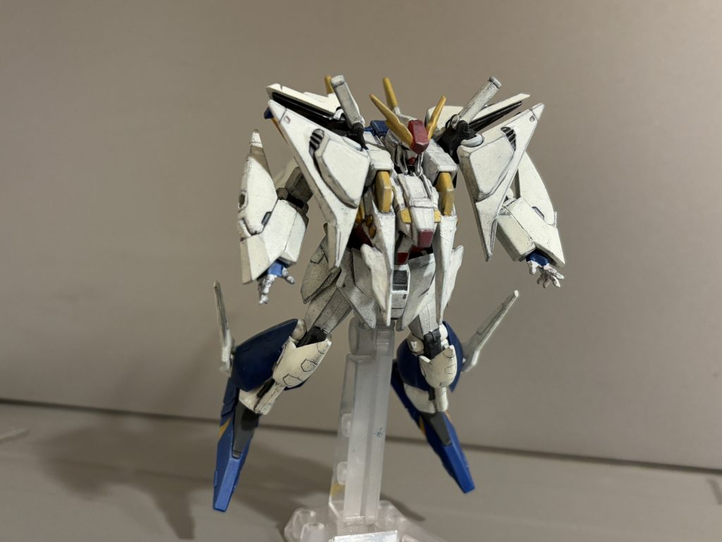 劇場版はデザイン変更のおかげであの禍々しさが出ていたと再確認。これはこれで悪くないと思いますが、マフティーの思想の歪さと、物語の結末の不穏さをよく表現した、あの禍々しさこそが、劇場版クスィーの魅力だと思います。やっぱりHGほしいな……。