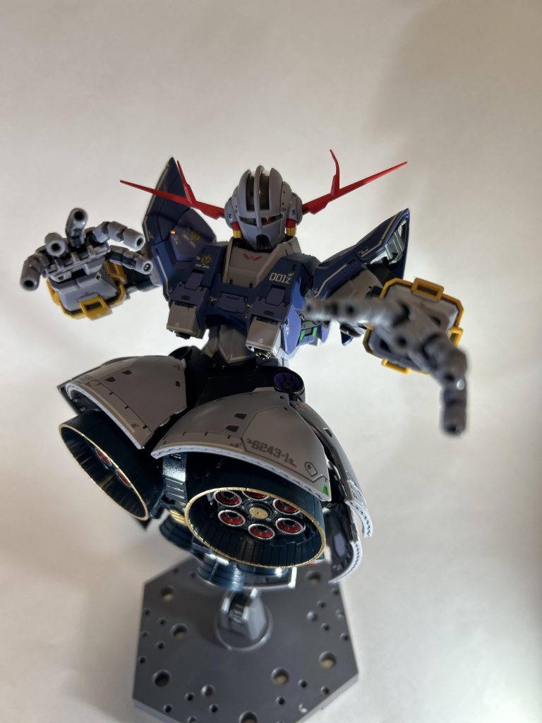 子供の頃はザク同様にダサいと思ってましたけど、いや、ジオングかっこいいですね。大人になって気づいた。