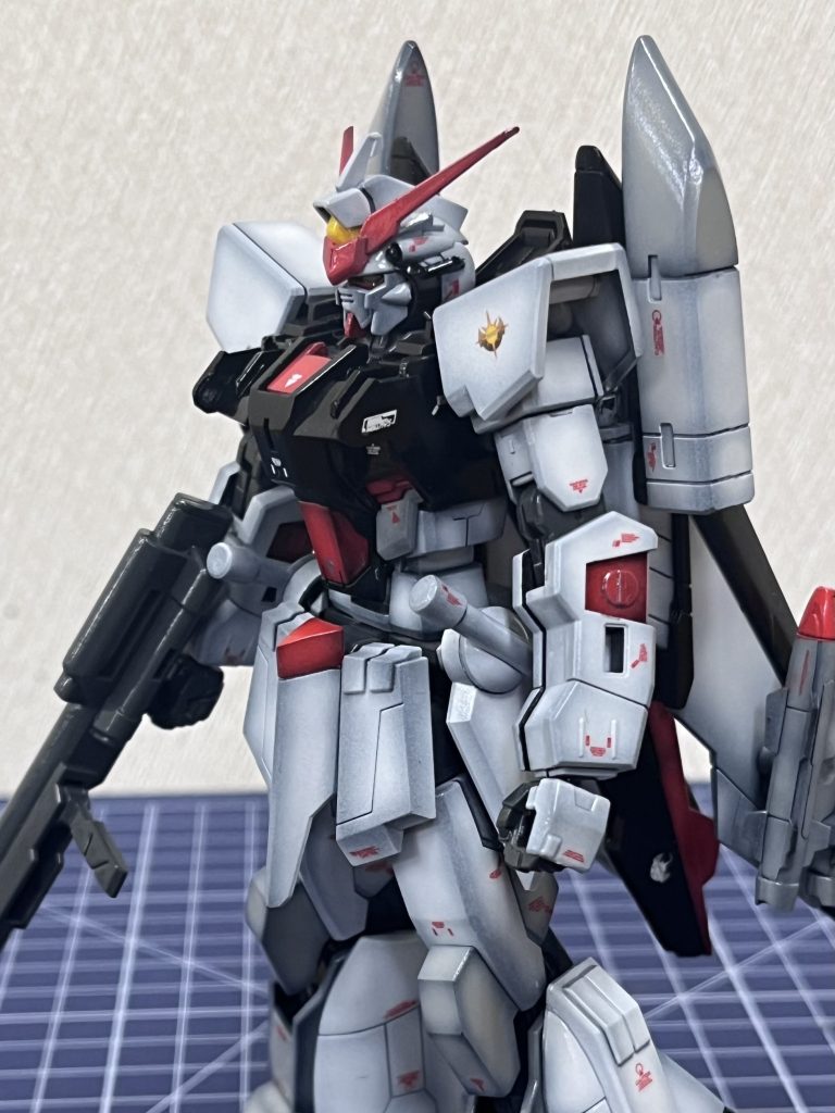 見え辛い写真ですが、このキット凄くイケメンなガンダムフェイスなんでお勧めです。