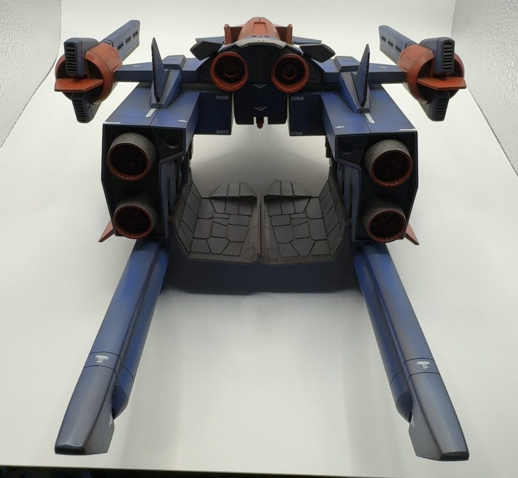 機体下部にDXとの合体用の装甲があるのですが裏側がそのままだと若干チープかつ目立つので、プラ板を貼って厚みを増しつつディテールアップを狙いました。