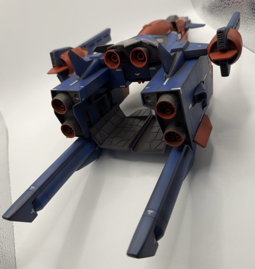 後部は大きなバーニアとエネルギータンクが特徴的です🚀